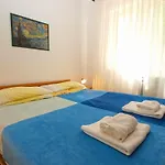 Paula 729 *